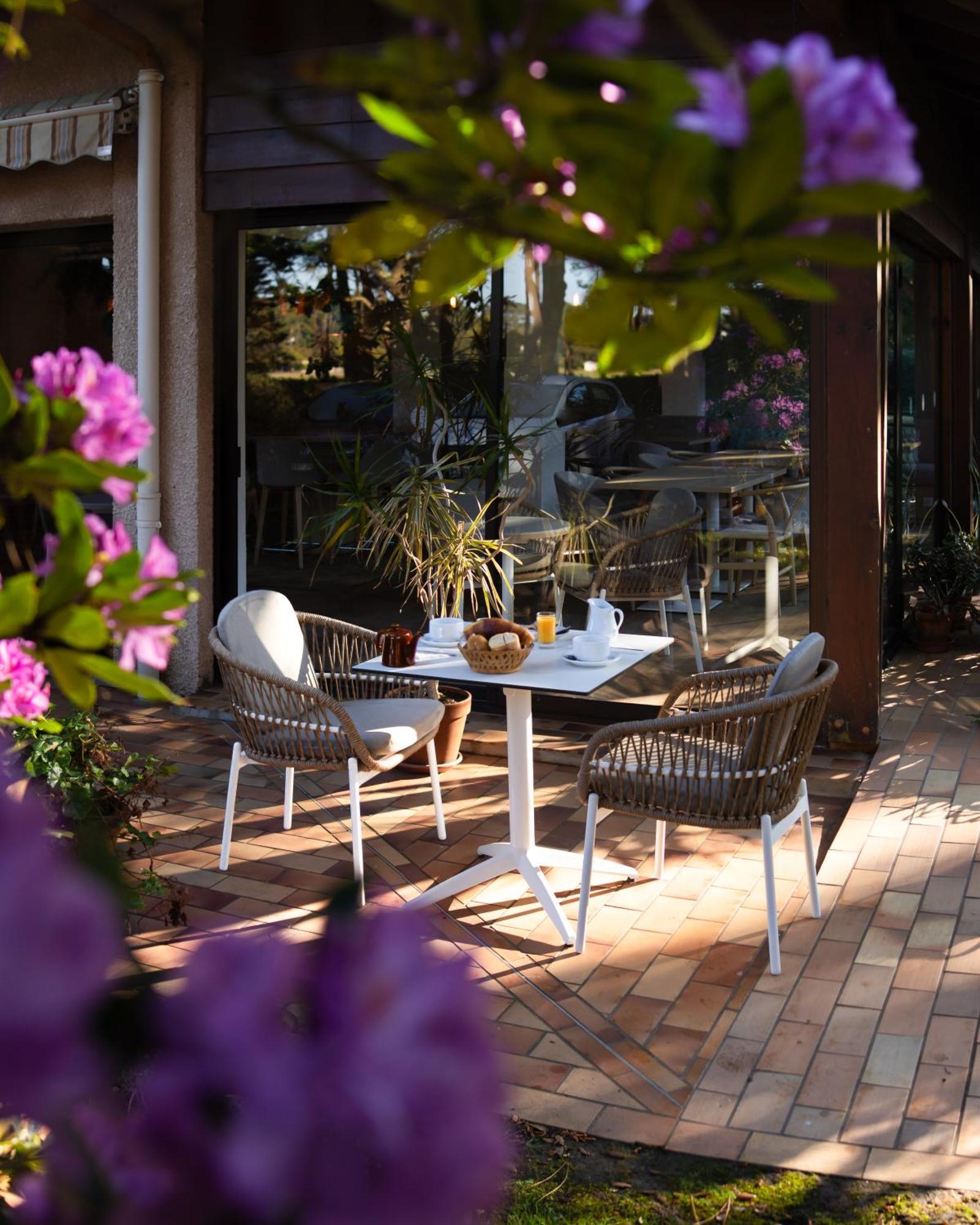 Hoteliere Les Acanthes